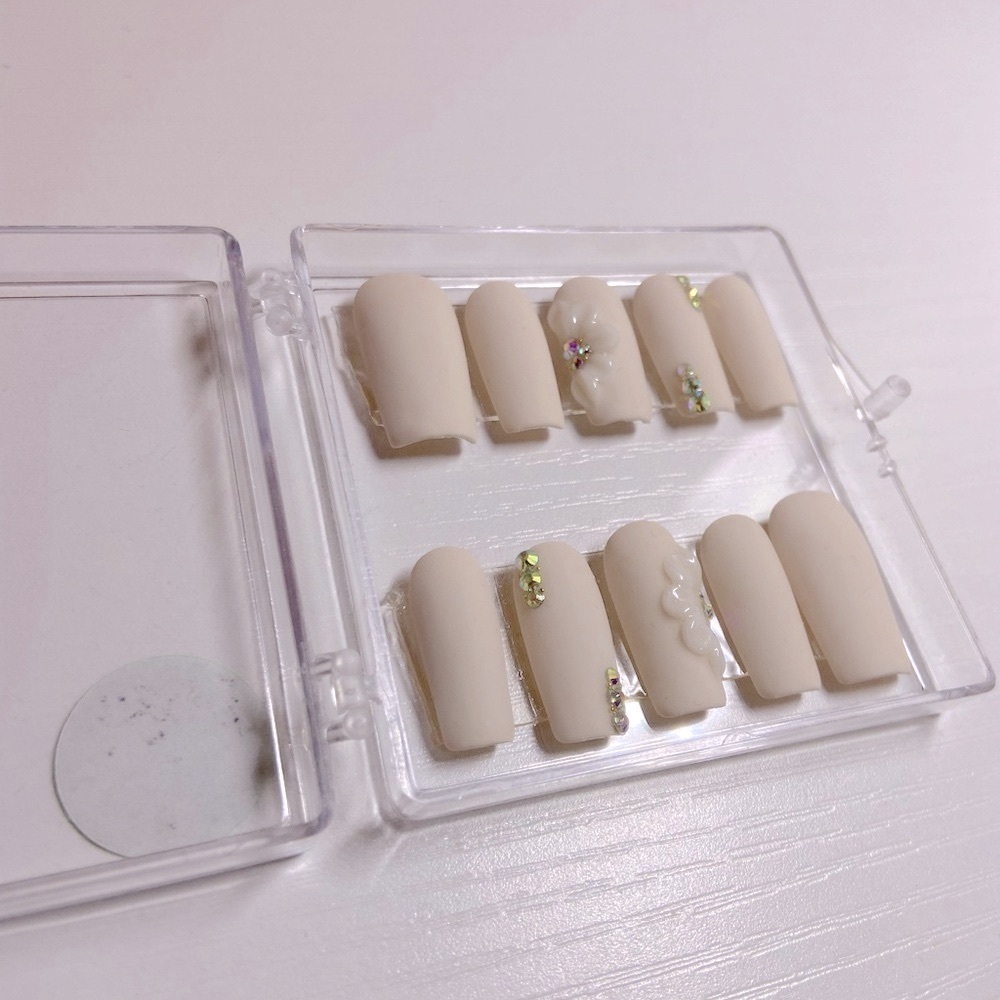 B034 PRESS ON NAILS